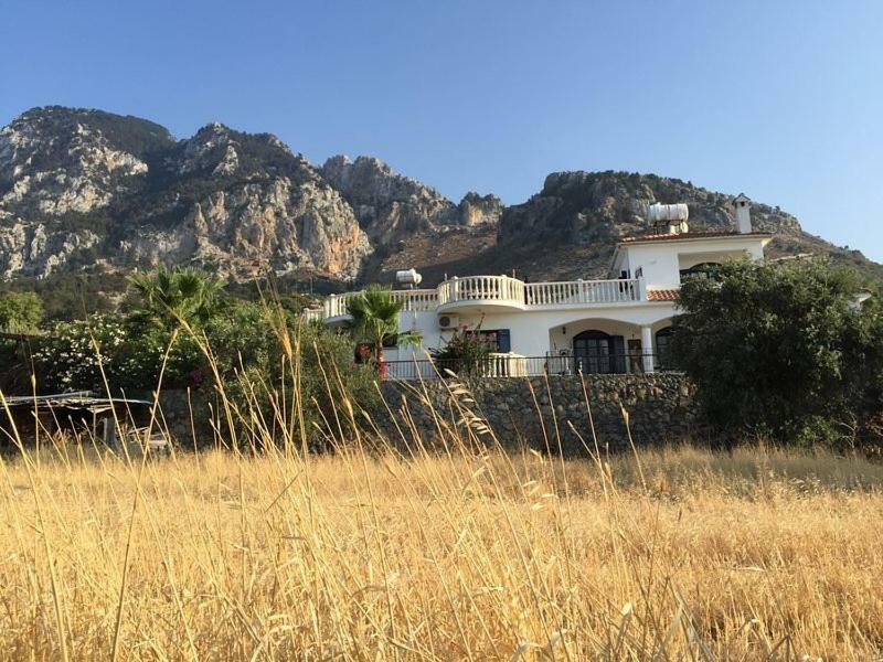 Villa Layla Kyrenia  Luaran gambar